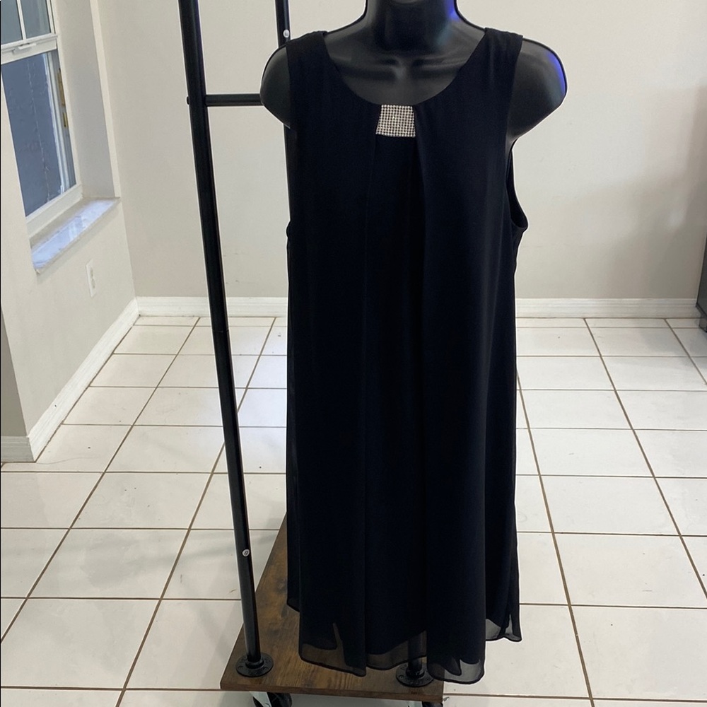Black Pleated Sleeveless Midi Sundress